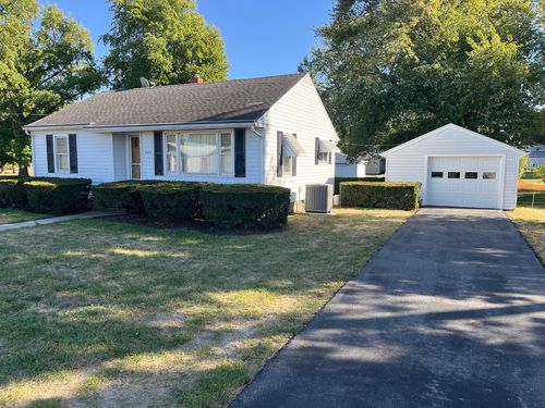 303 W Market St, Sadorus, IL, 61872-9783 | Card Image