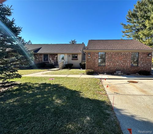 3-9780 Cambridge Court Cambridge Ct., Green Oak Township, MI, 48178 | Card Image