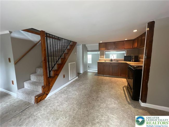 162 W Mountain Rd, House other with 2 bedrooms, 1 bathrooms and null parking in WIND GAP PA | Image 6