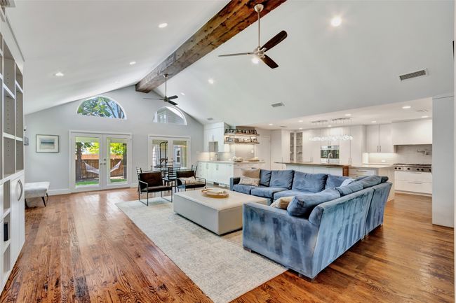 Lots of light, cathedral ceilings and designer kitchen | Image 8