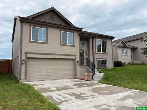 9152 Hanover St, Omaha, NE, 68122-5418 | Card Image