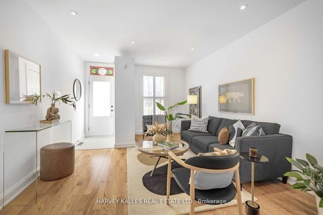 418 Ontario St, House attached with 3 bedrooms, 2 bathrooms and null parking in Toronto ON | Image 6