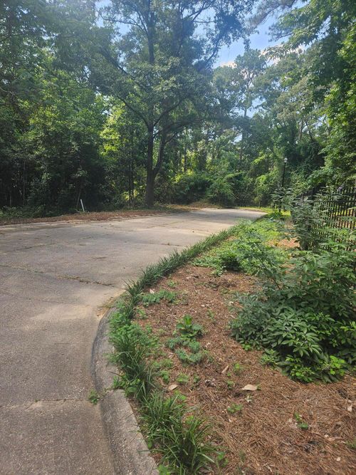 11 &amp; 12 Shamroque Dr., Laurel, MS, 39440 | Card Image