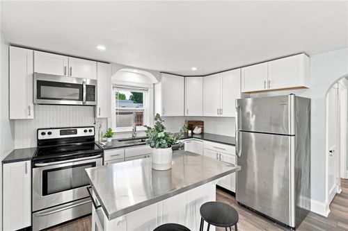 337 Wilbur Ave, Swansea, MA, 02777-2629 | Card Image
