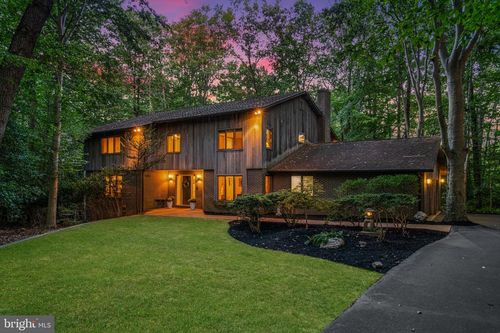 8000 Woodland Hills Ln, Fairfax Station, VA, 22039-2434 | Card Image