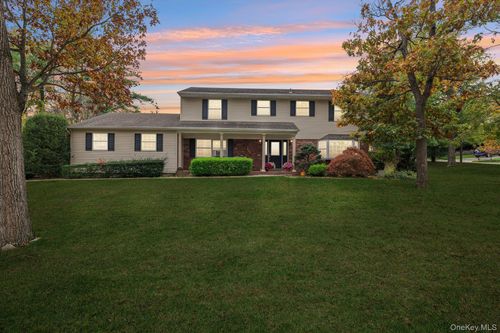 9 Princeton Dr, Plainview, NY, 11803-1820 | Card Image