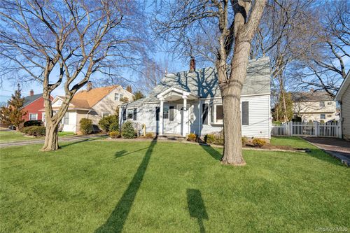 23 Harvard St, Roslyn Heights, NY, 11577-2407 | Card Image