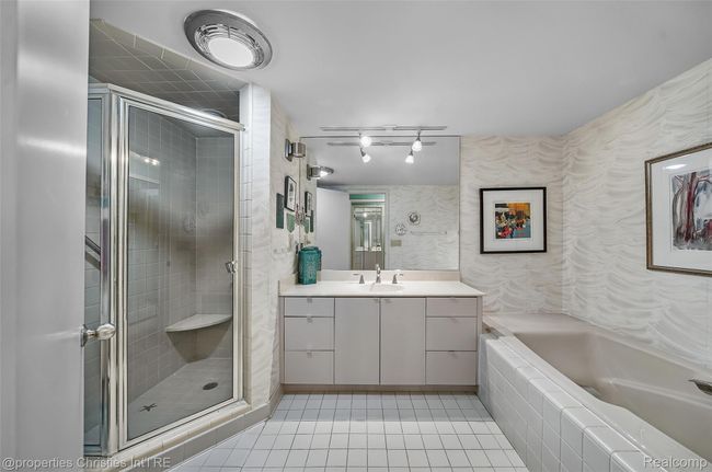 Primary Bathroom | Image 17