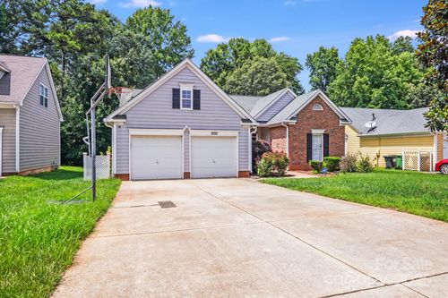 7033 Spandril Ln, Charlotte, NC, 28215-8309 | Card Image