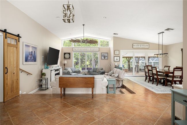 548 Cross Creek Cir, House other with 3 bedrooms, 3 bathrooms and null parking in Sebastian FL | Image 5