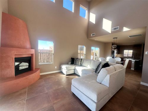 7609 Arroyo Oeste Ln, Santa Fe, NM, 87507-3639 | Card Image