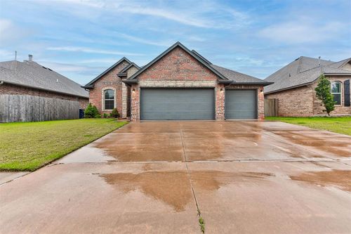 11828 Sw 18th St, Yukon, OK, 73099-7198 | Card Image