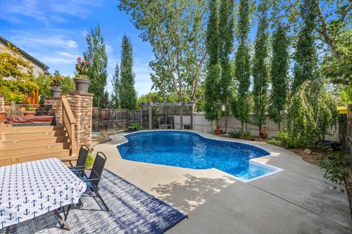 212 Crystal Green Place, Okotoks, AB, T1S2N4 | Card Image