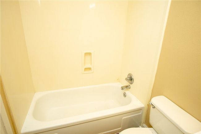 Full bath featuring toilet and shower / tub combination | Image 9
