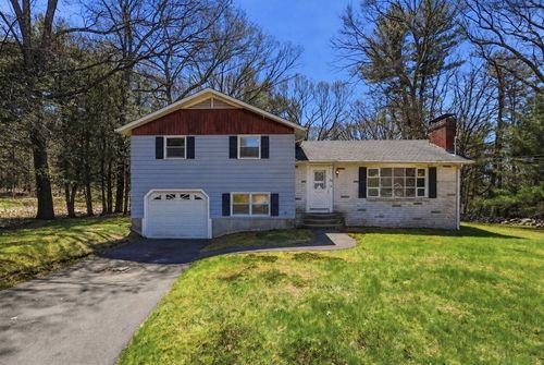 135 Summer St, Blackstone, MA, 01504-1212 | Card Image