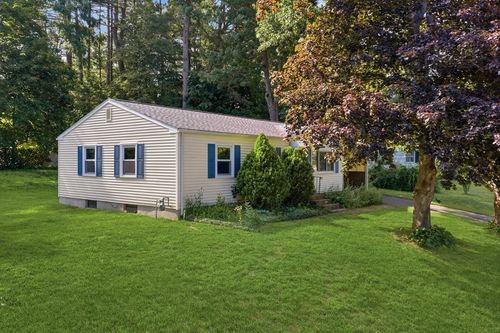 44 Deerfield Dr, Northampton, MA, 01062-3517 | Card Image
