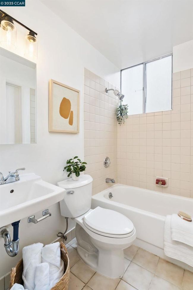 101 - 2 Panoramic Way, Condo with 2 bedrooms, 1 bathrooms and 1 parking in Berkeley CA | Image 22