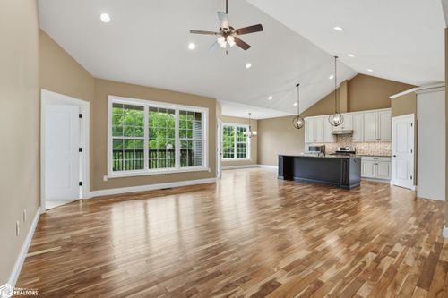5159 Deerfield Dr, Burlington, IA, 52601-2507 | Card Image