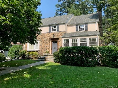 81 Woodlawn Ave, New Rochelle, NY, 10804-4620 | Card Image