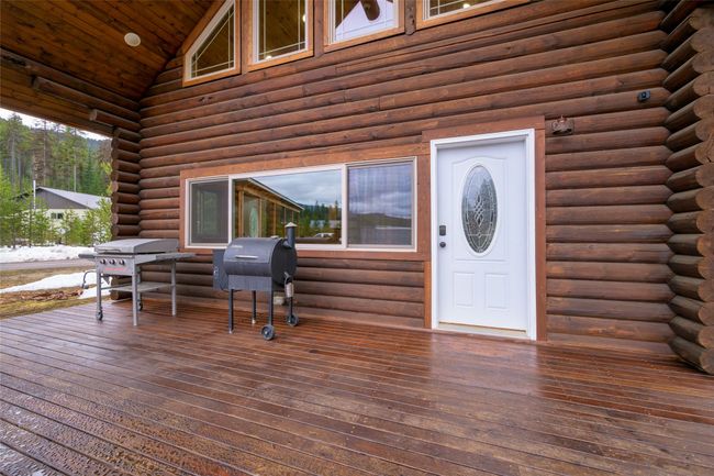 Wooden terrace with a grill | Image 4
