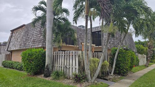 257 Lake Arbor Dr, Palm Springs, FL, 33461-2161 | Card Image