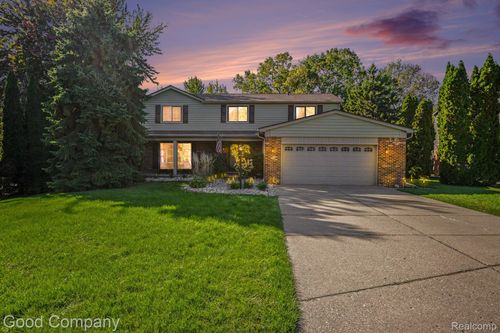 2810 Sandhurst, Rochester Hills, MI, 48307-4553 | Card Image