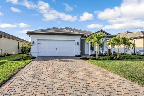 20530 Pebble Glen Dr, ESTERO, FL, 33928-9811 | Card Image