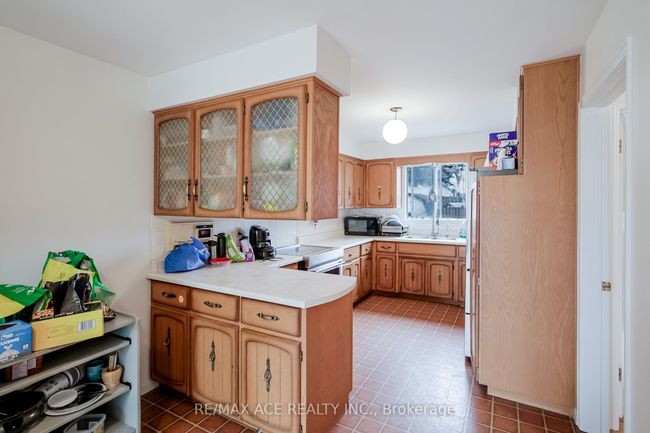 28 Wilkins Dr, House other with 6 bedrooms, 3 bathrooms and 4 parking in Kitchener ON | Image 17