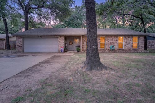 728 Lake Crest Pkwy, Azle, TX, 76020-4823 | Card Image