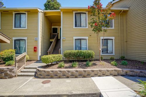 677 Center Ave, Martinez, CA, 94553-4666 | Card Image