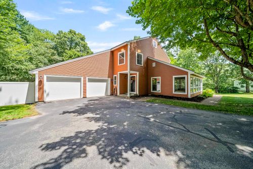 7 Moulton Dr, Londonderry, NH, 03053-4061 | Card Image