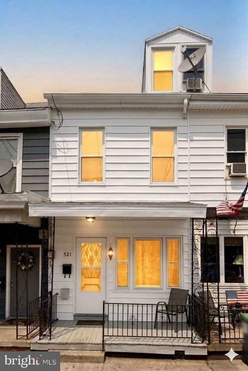 521 E Mahanoy St, MAHANOY CITY, PA, 17948-2810 | Card Image