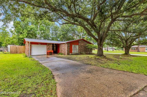 15300 Lansing Dr, Biloxi, MS, 39532-2923 | Card Image