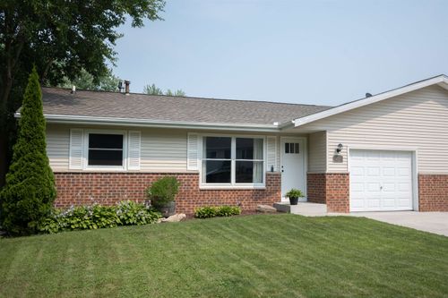 210 Strangeway Ave, Lodi, WI, 53555-1308 | Card Image