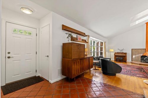 18 Harvard Ln, Hastings On Hudson, NY, 10706-3305 | Card Image