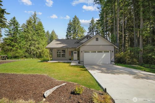 11813 Island Dr, Anderson Island, WA, 98303-9627 | Card Image