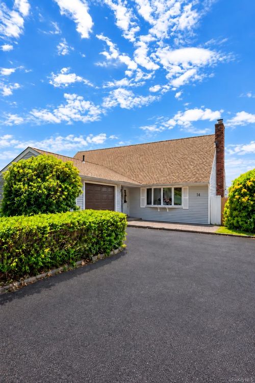 14 Arcadia Dr, Dix Hills, NY, 11746-6934 | Card Image