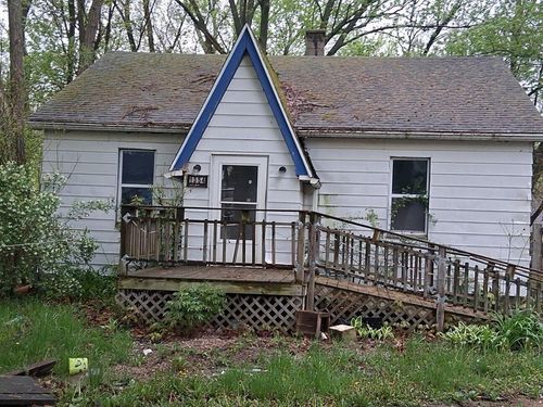 1354 Hurd Ave, Benton Harbor, MI, 49022-5706 | Card Image