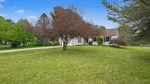 8395 Huron River Dr, Dexter, MI, 48130-9325 | Card Image