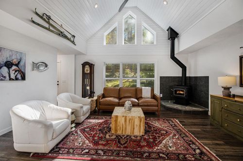 16602 Acorn Rdg, Beulah, MI, 49617-9558 | Card Image