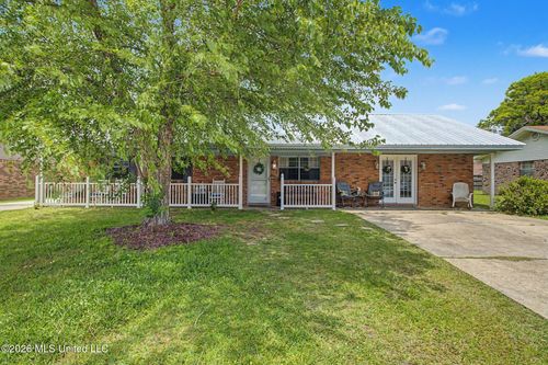 835 Lakewood Pl, Biloxi, MS, 39532-4214 | Card Image