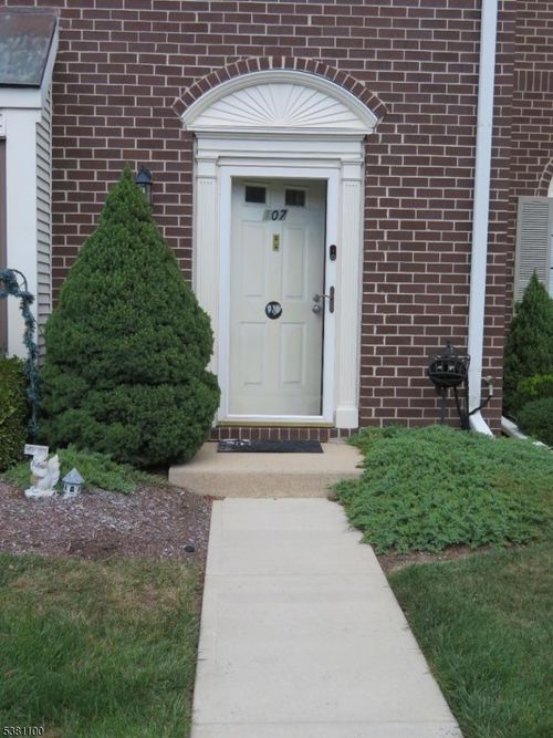 107 Fisher Dr, Franklin Park, NJ, 08823-1351 | Card Image