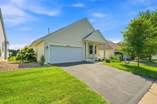 15130 Dutchman Way, Apple Valley, MN, 55124-5884 | Card Image