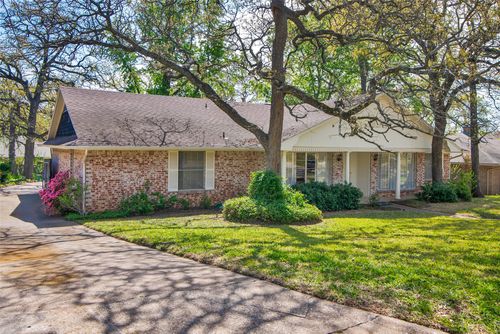 612 Ambassador St, Denison, TX, 75020-4108 | Card Image