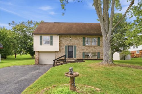 102 Farmington Dr, Butler, PA, 16001-2608 | Card Image
