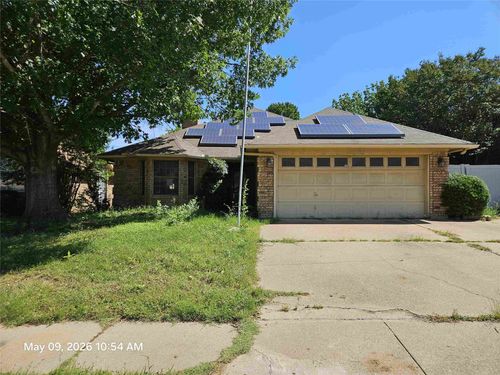 5817 Fox Hunt Dr, Arlington, TX, 76017-4561 | Card Image