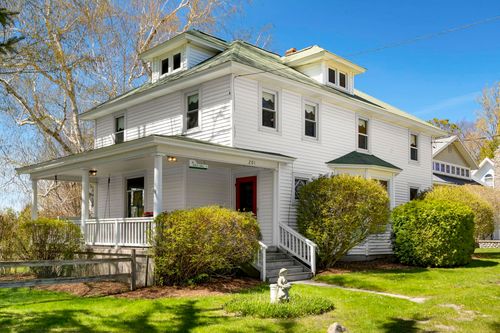 201 2nd St, Leland, MI, 49654-5029 | Card Image