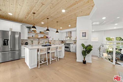 apt-11-4414 Moorpark Way, Toluca Lake, CA, 91602-2478 | Card Image
