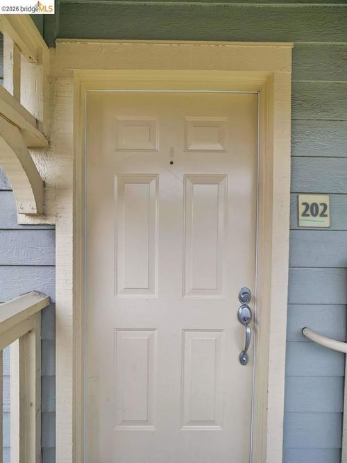 202 Shoreline Ct, Richmond, CA, 94804-4590 | Card Image