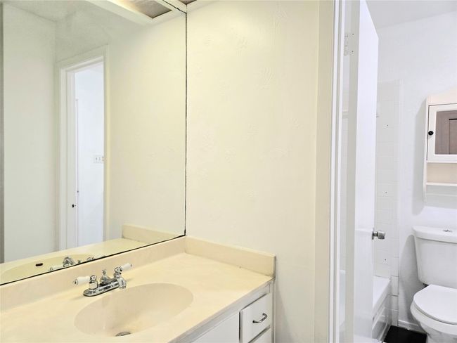 APT-10 - 2906 West Ave, Condo with 2 bedrooms, 2 bathrooms and 2 parking in Austin TX | Image 8